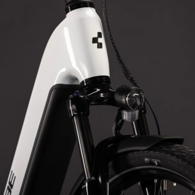 Vélo Électrique CUBE Touring Hybrid ONE 600 Easy Entry - Metallicwhite'n'Chrome